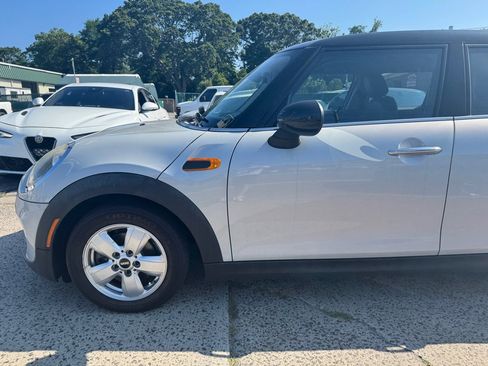 Used 2017 MINI Cooper 4-Door Hardtop image 2