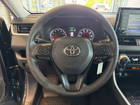 Used 2022 Toyota RAV4 LE AWD/4WD image 17