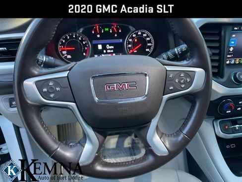 Used 2020 GMC Acadia SLT w/ Premium Package image 17