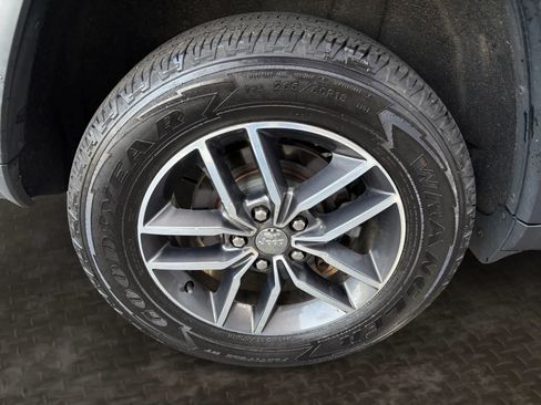 Used 2018 Jeep Grand Cherokee Limited image 39