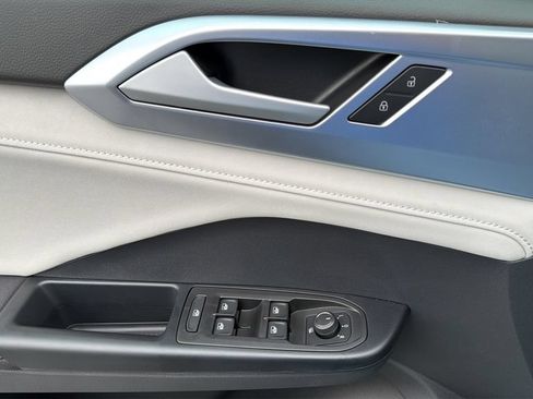 New 2026 Volkswagen Taos SE FWD image 20
