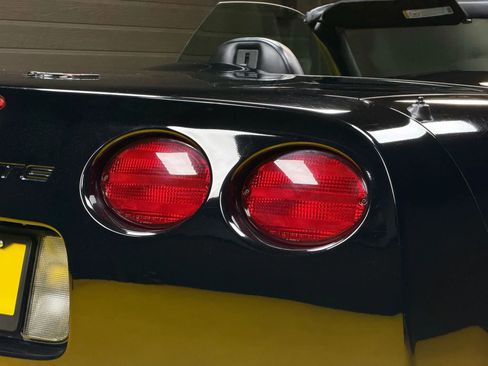 Used 2004 Chevrolet Corvette Convertible w/ Preferred Equipment Group image 8