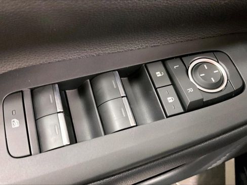 New 2026 Toyota Prius Plug-In Hybrid FWD image 41