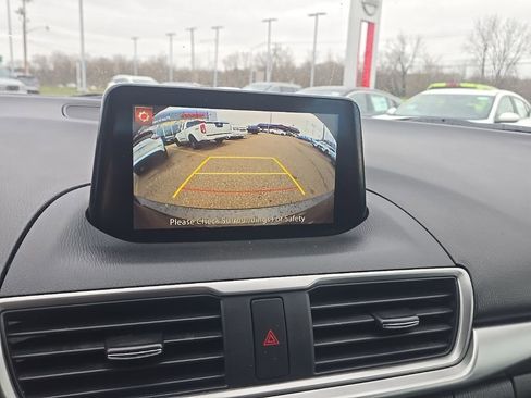 Used 2017 MAZDA MAZDA3 Sport image 19