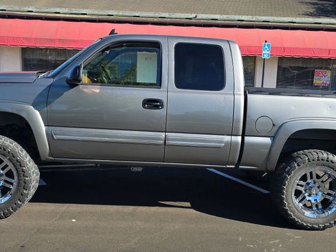 Used 2006 Chevrolet Silverado 1500 LT w/ Light Duty Power Package image 1