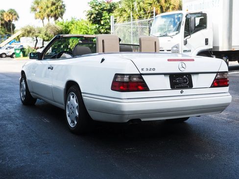 Used 1995 Mercedes-Benz E 320 Convertible image 9