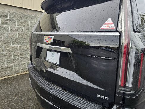 New 2026 Cadillac Escalade ESV Luxury AWD/4WD image 18