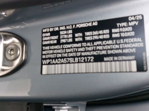 Certified 2025 Porsche Macan image 37