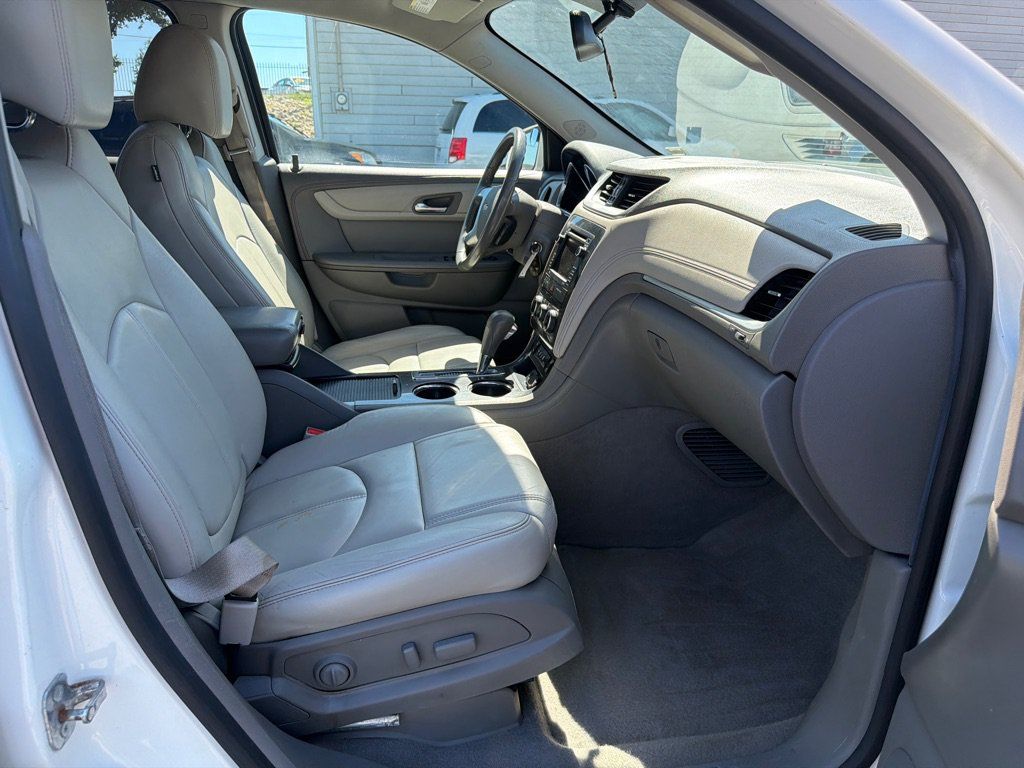 Used 2015 Chevrolet Traverse LT FWD image 17