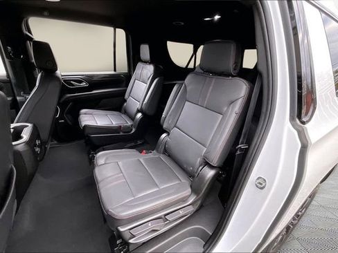 Used 2022 Chevrolet Suburban RST w/ Luxury Package image 16