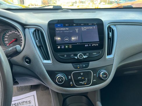 Used 2020 Chevrolet Malibu LS image 16