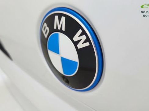 Used 2023 BMW i7 xDrive60 w/ Executive Package 2 AWD/4WD image 16