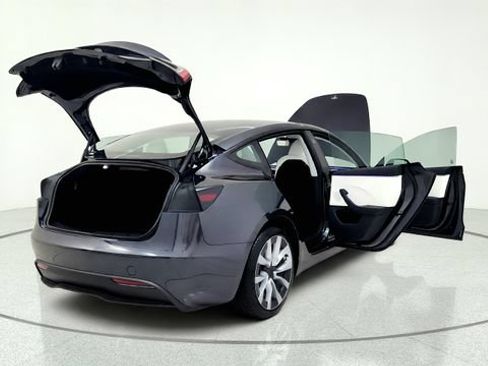 Used 2025 Tesla Model 3 Long Range RWD image 18