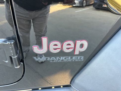 Used 2018 Jeep Wrangler Unlimited Rubicon image 3