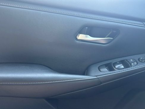 Used 2025 Nissan Sentra SV FWD image 18