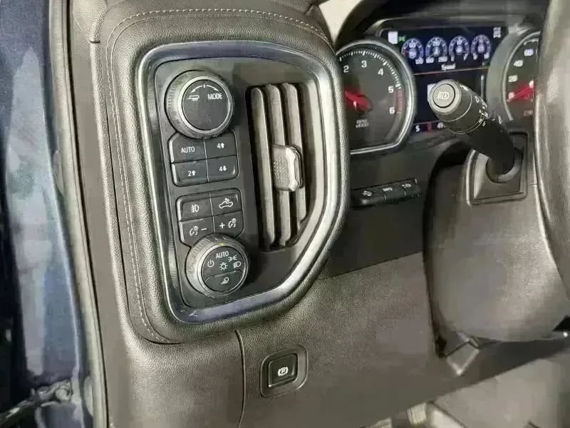 Used 2020 Chevrolet Silverado 1500 LTZ AWD/4WD image 22