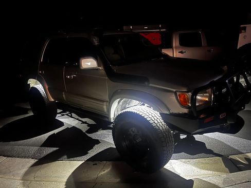 Used 2000 Toyota 4Runner SR5 AWD/4WD image 34