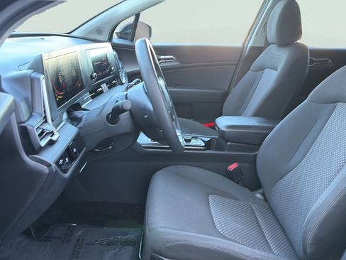 Used 2024 Kia Sportage LX FWD image 15
