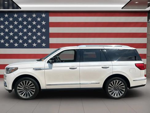 Used 2018 Lincoln Navigator Reserve AWD/4WD image 3