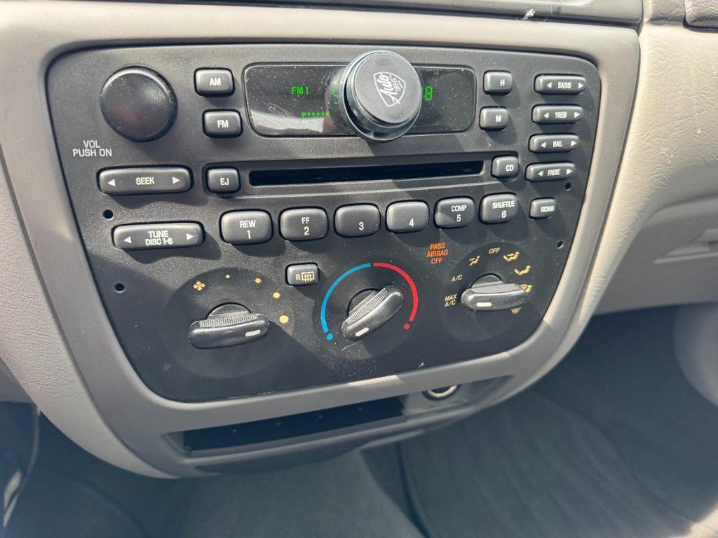 Used 2004 Ford Taurus SE FWD image 18