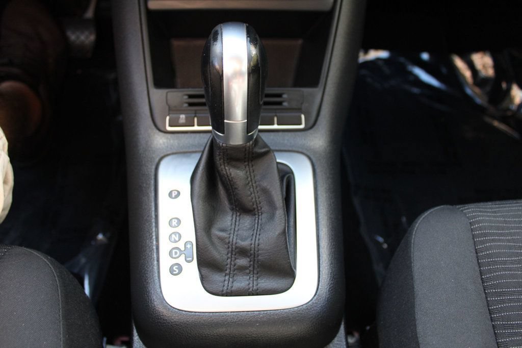 Used 2014 Volkswagen Tiguan S FWD image 17