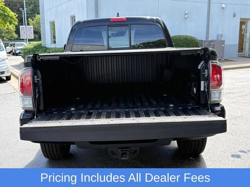 Used 2022 Toyota Tacoma TRD Sport w/ TRD Premium Sport Package AWD/4WD image 26