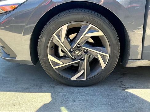 Used 2025 Hyundai Elantra Sport FWD image 5