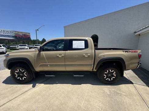 Used 2020 Toyota Tacoma TRD Off-Road AWD/4WD image 2