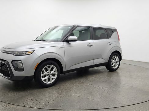 Used 2025 Kia Soul LX w/ LX Technology Package FWD image 3