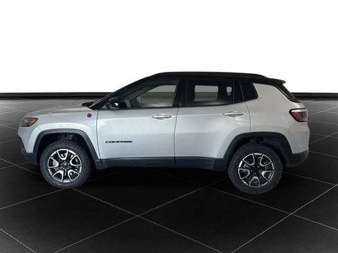 Used 2024 Jeep Compass Trailhawk image 2