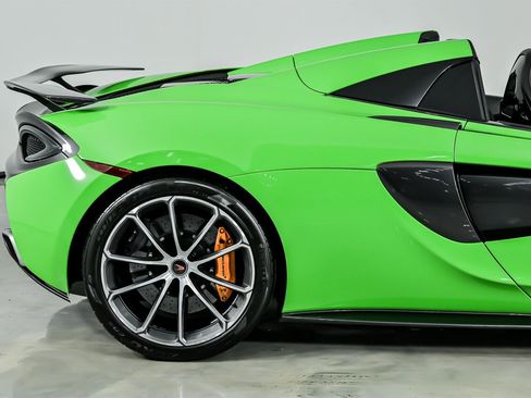 Used 2018 McLaren 570S Spider image 13