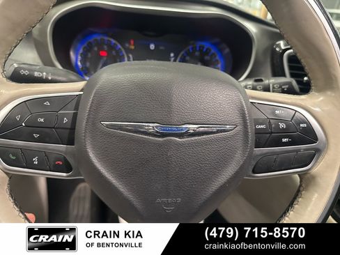 Used 2019 Chrysler Pacifica Limited image 25