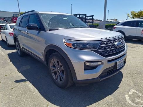 Certified 2023 Ford Explorer XLT w/ Equipment Group 202A AWD/4WD image 1