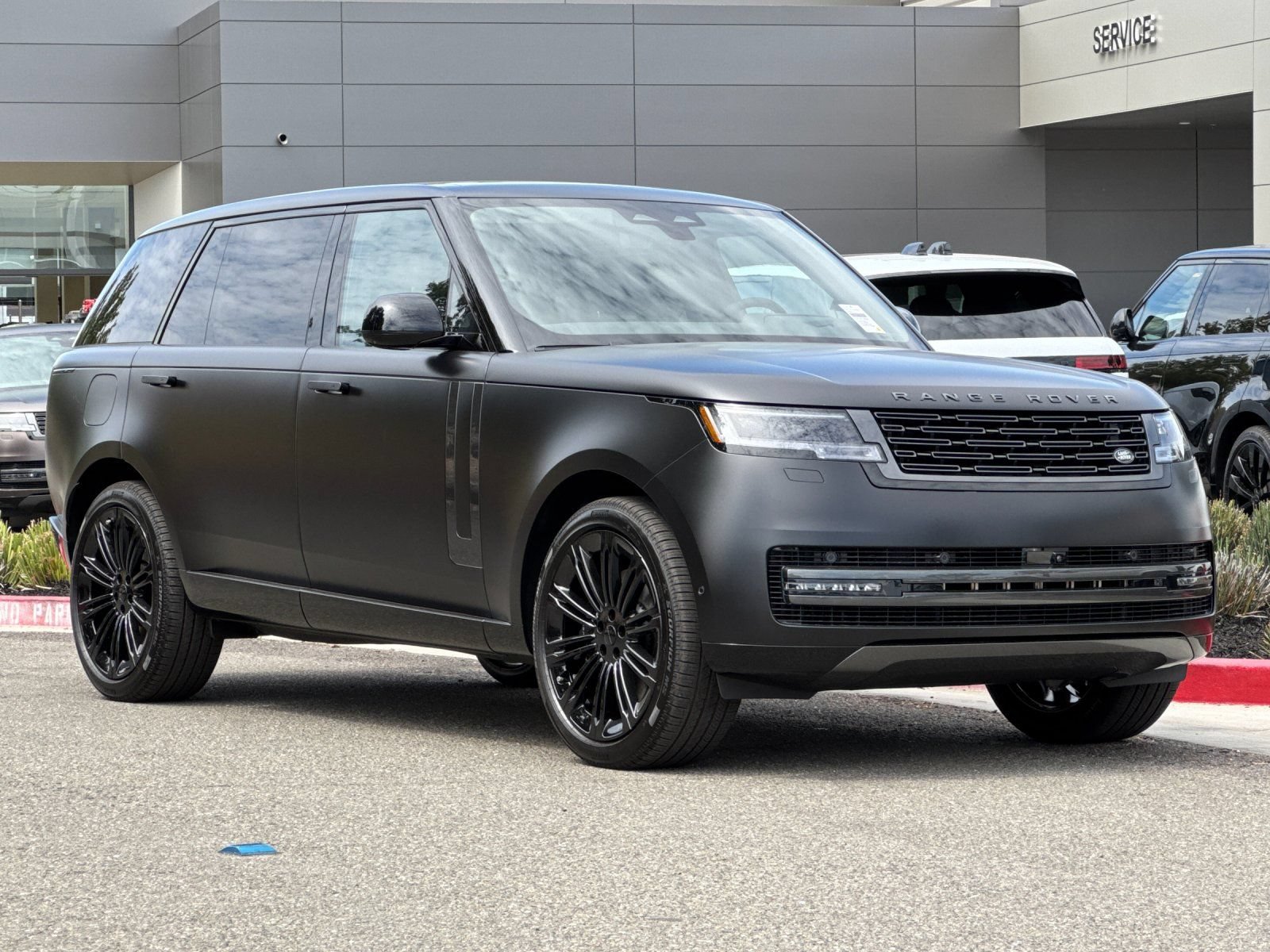 New 2026 Land Rover Range Rover Long Wheelbase SE AWD/4WD image 8