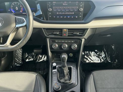 Used 2022 Volkswagen Taos SE w/ Panoramic Sunroof Package image 11