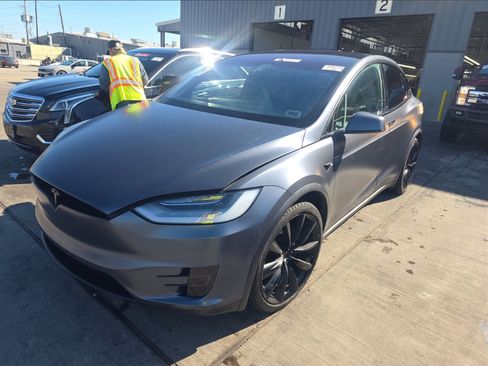 Used 2020 Tesla Model X Long Range image 1