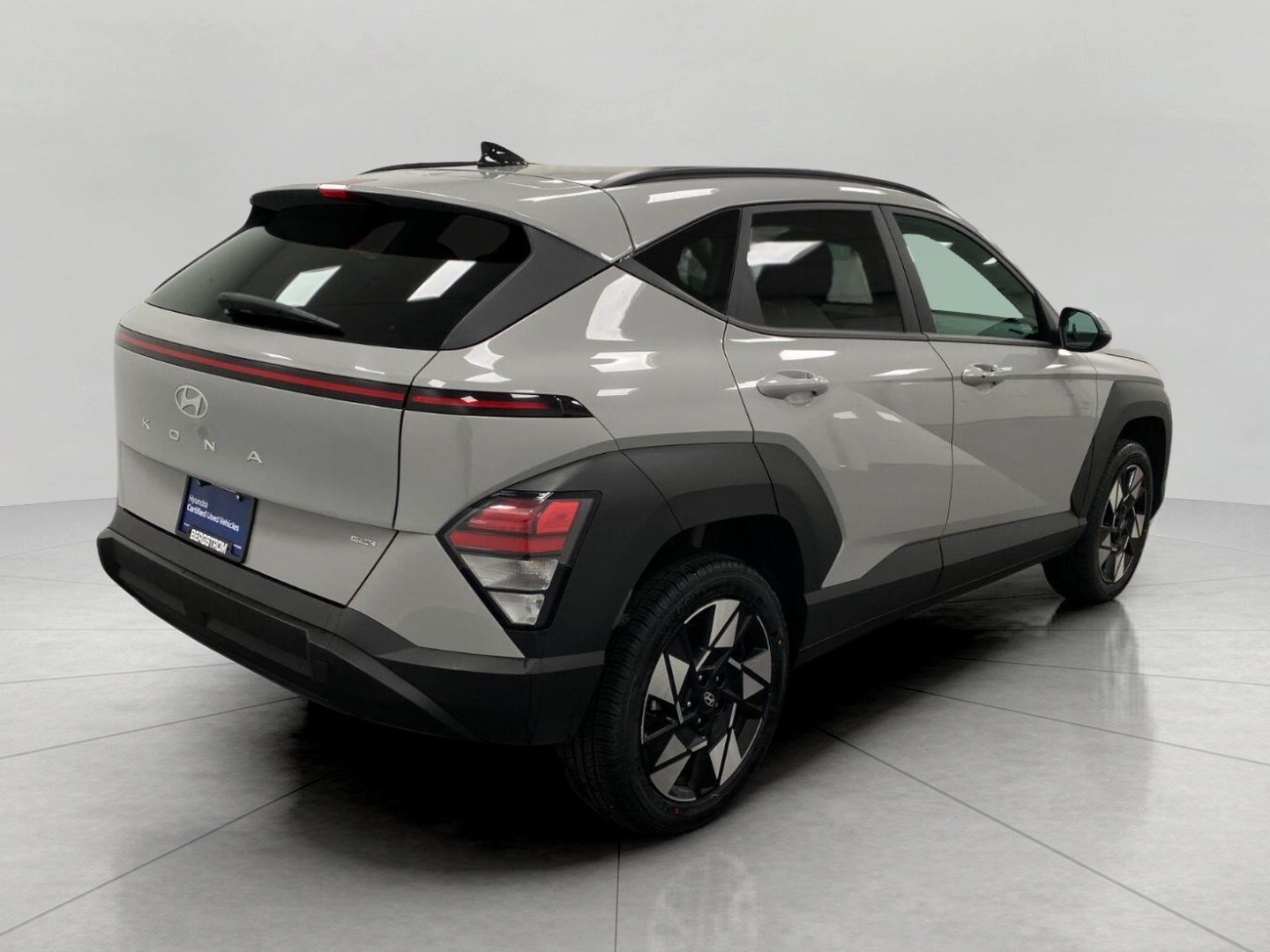 Certified 2024 Hyundai Kona SEL AWD/4WD image 3