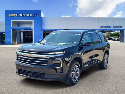Certified 2026 Chevrolet Traverse LT w/ Driver Confidence Package FWD image 2