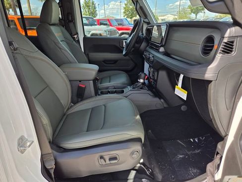 New 2026 Jeep Gladiator Mojave image 16