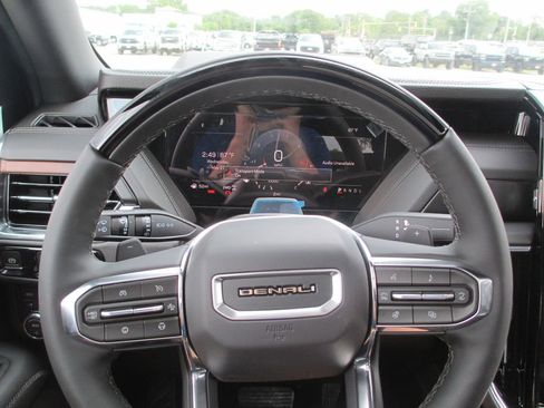 New 2026 GMC Yukon Denali w/ Denali Reserve Package AWD/4WD image 18