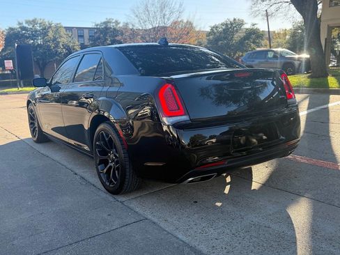 Used 2019 Chrysler 300 S image 4
