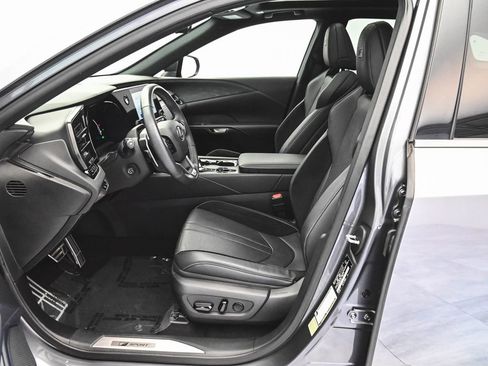 Used 2023 Lexus RX 500h F Sport w/ Accessory Package (Z1) AWD/4WD image 27
