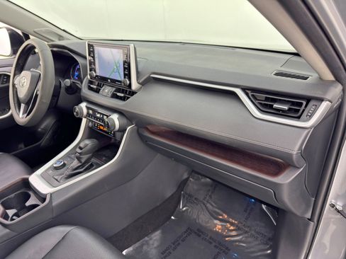 Used 2019 Toyota RAV4 Limited image 14