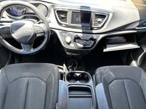 Used 2019 Chrysler Pacifica Touring Plus w/ S Appearance Package FWD image 15