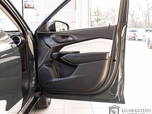 Used 2025 Chevrolet Trax LT w/ Driver Confidence Package FWD image 38