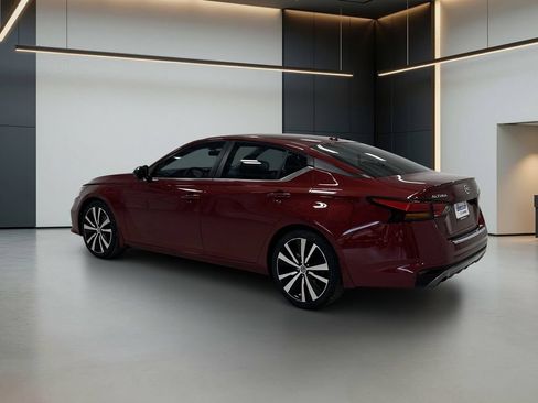 Used 2022 Nissan Altima 2.5 SR FWD image 3