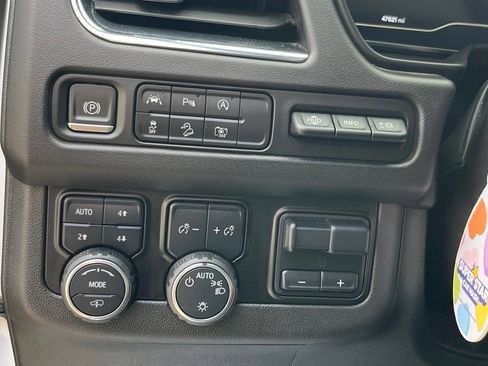 Used 2024 Chevrolet Tahoe High Country AWD/4WD image 12