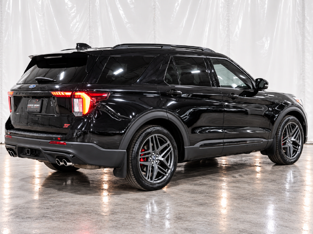 Used 2025 Ford Explorer ST AWD/4WD image 6