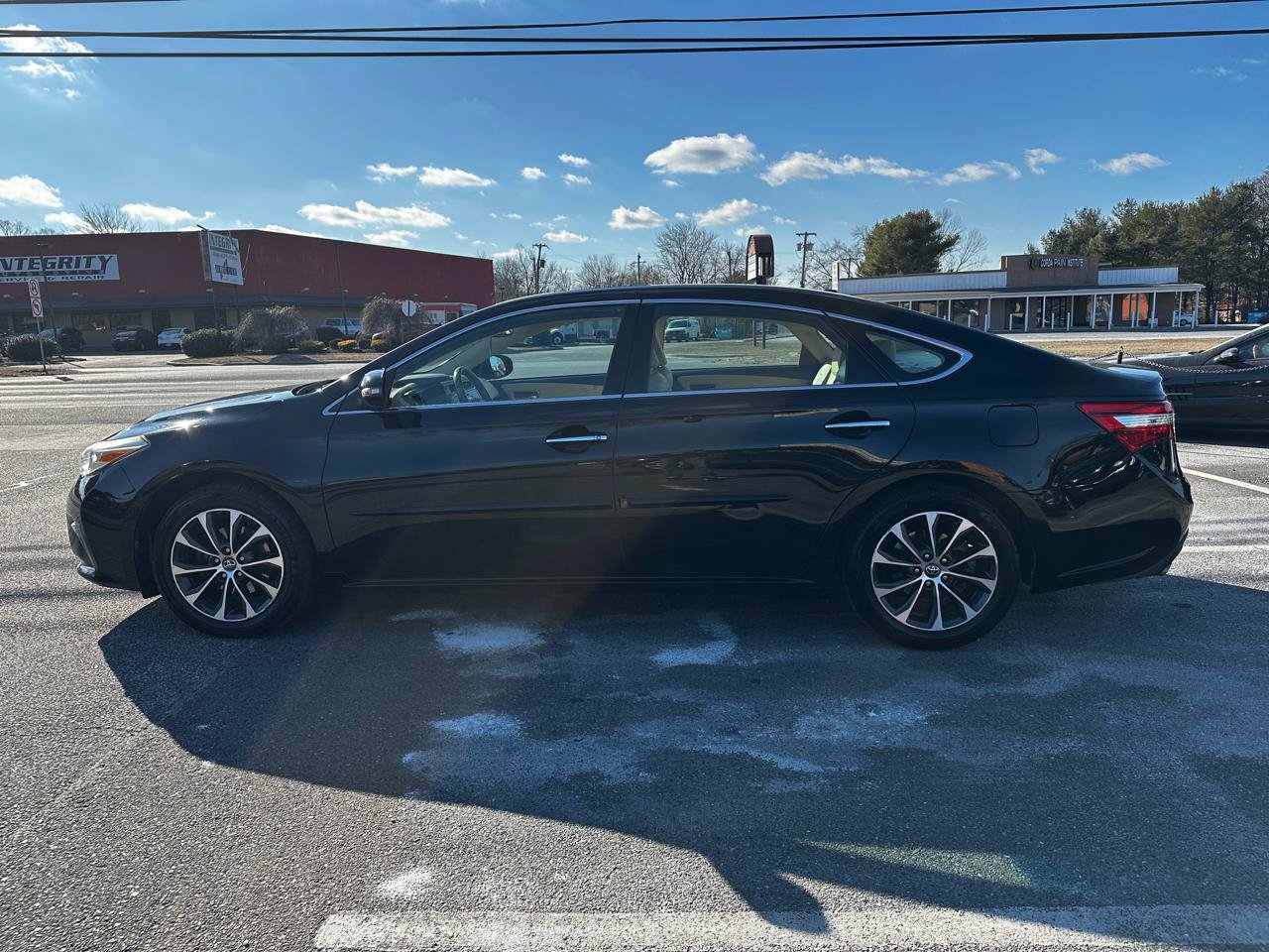 Used 2018 Toyota Avalon XLE Premium w/ All Weather Liner Package FWD image 8