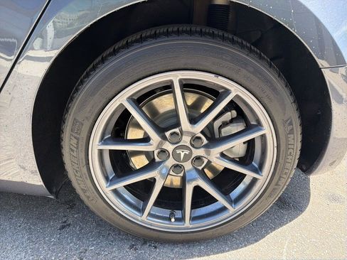 Used 2022 Tesla Model 3 Long Range AWD/4WD image 17